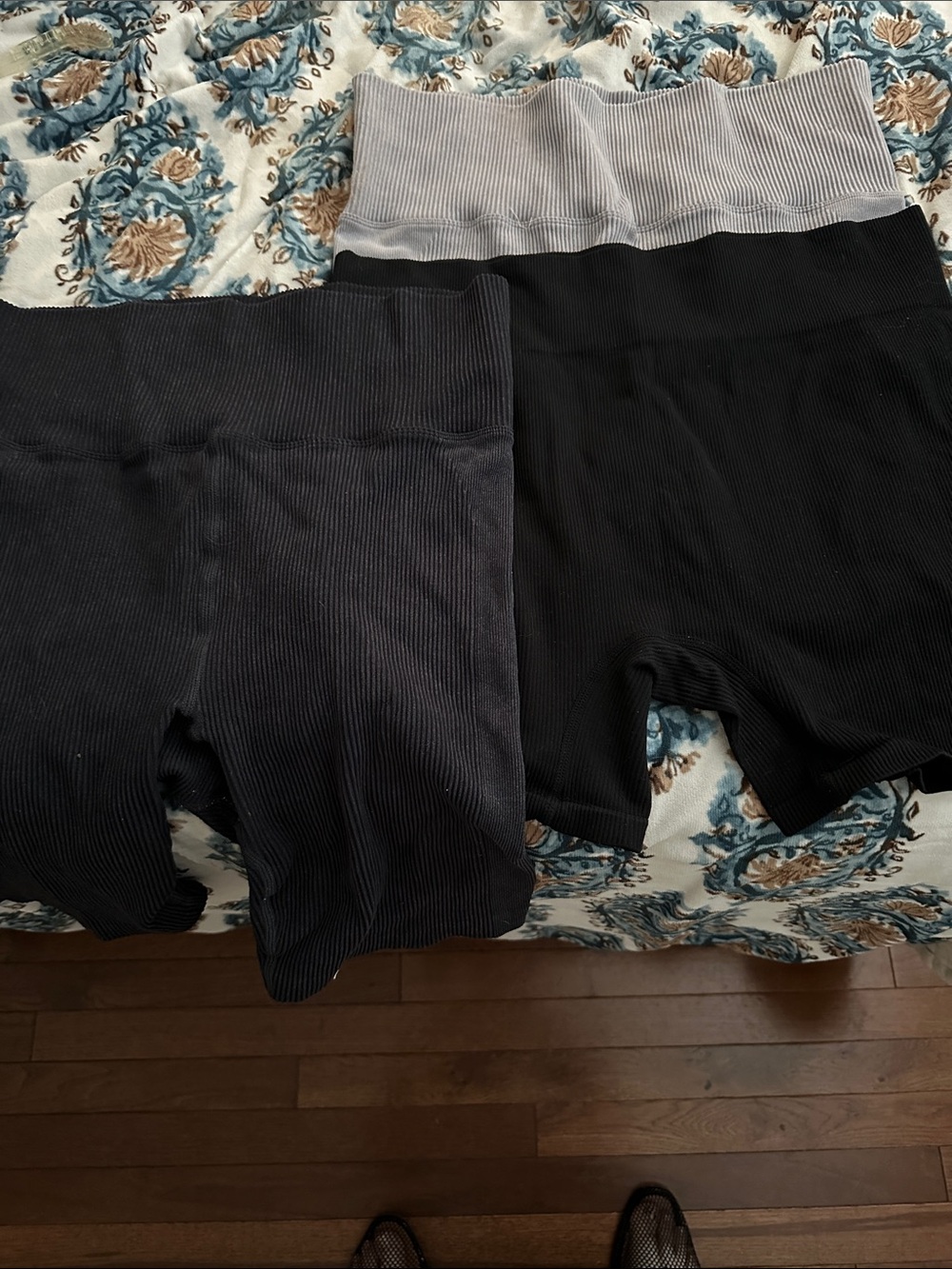 Women robbed High-Waist Bike Shorts - Black and eGray